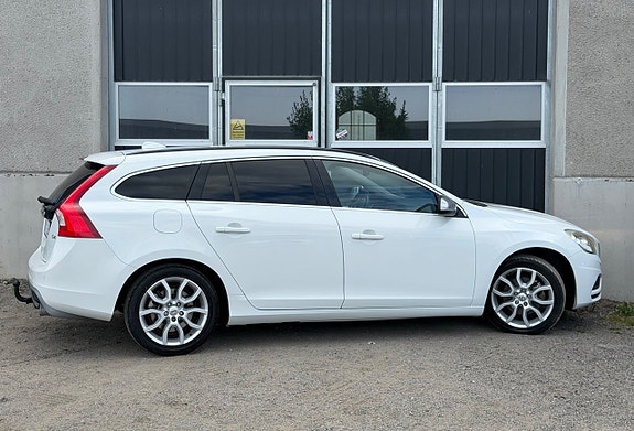 Volvo V60 4 of 16