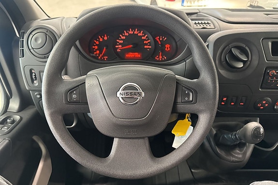 Nissan NV400 9 of 20