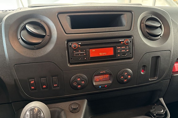 Nissan NV400 13 of 20