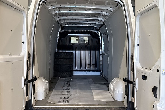 Nissan NV400 20 of 20