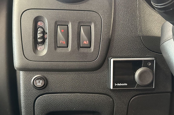Nissan NV400 11 of 20
