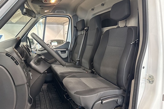 Nissan NV400 14 of 20