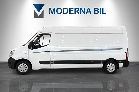 Nissan NV400 2 of 20