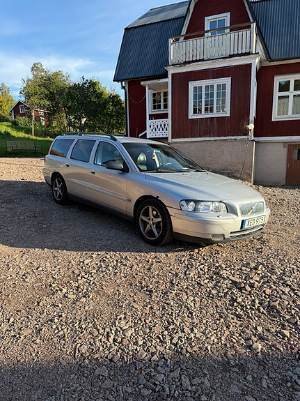 Volvo V70 2 of 4