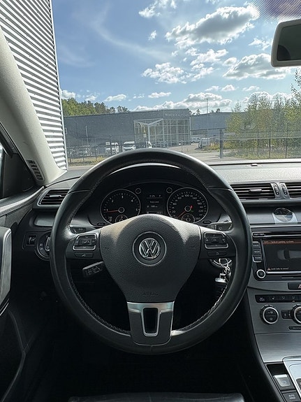 Volkswagen Passat 14 of 25