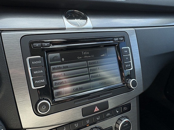 Volkswagen Passat 17 of 25