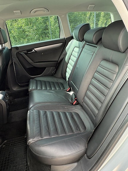 Volkswagen Passat 12 of 25