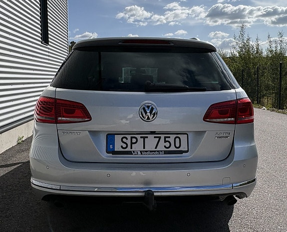 Volkswagen Passat 8 of 25