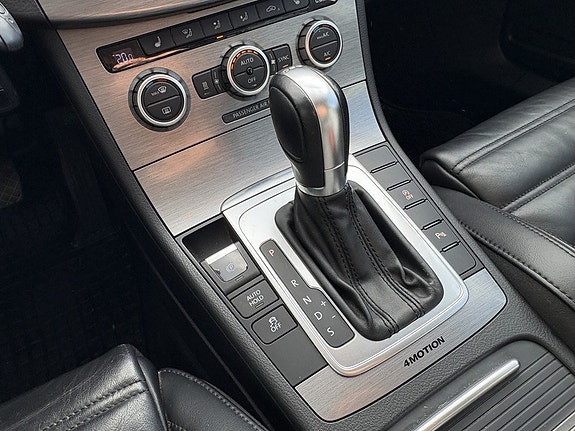 Volkswagen Passat 15 of 25