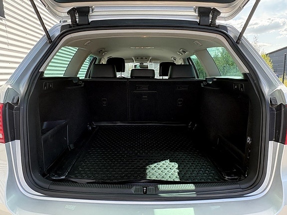 Volkswagen Passat 9 of 25