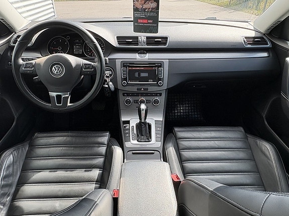 Volkswagen Passat 13 of 25