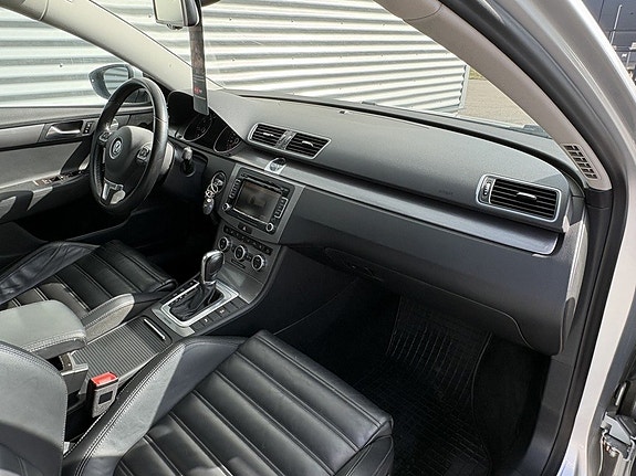 Volkswagen Passat 24 of 25