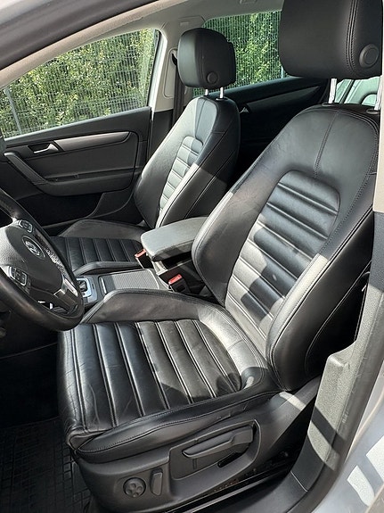 Volkswagen Passat 10 of 25