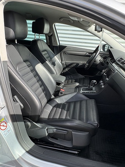 Volkswagen Passat 11 of 25