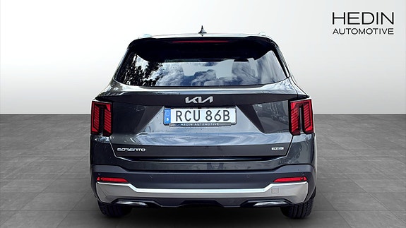 Kia Sorento 5 of 17