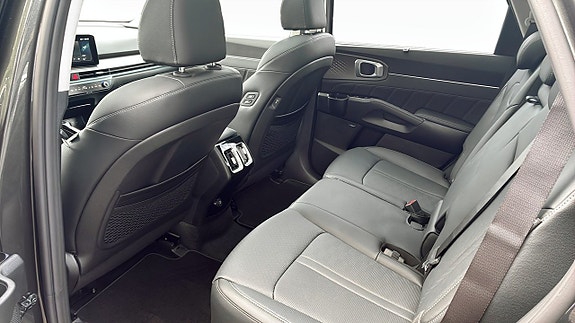Kia Sorento 9 of 17