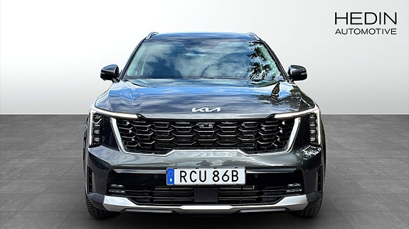 Kia Sorento 2 of 17