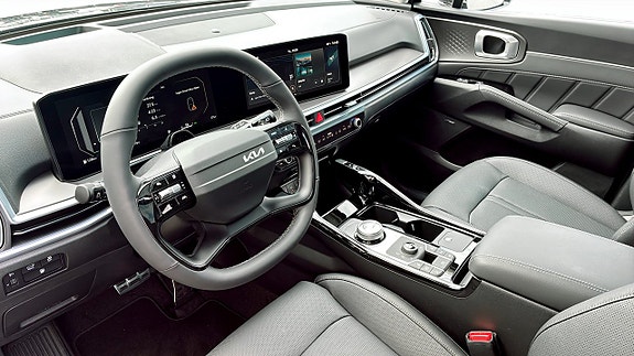 Kia Sorento 8 of 17