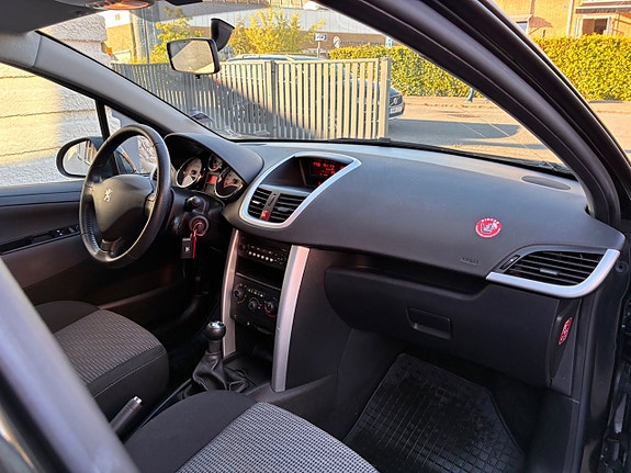Peugeot 207 21 of 28