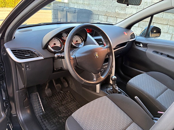 Peugeot 207 18 of 28