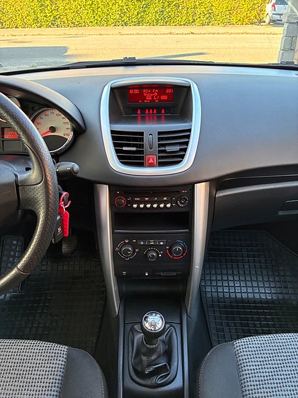 Peugeot 207 17 of 28