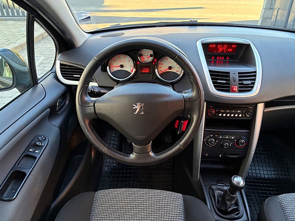 Peugeot 207 16 of 28