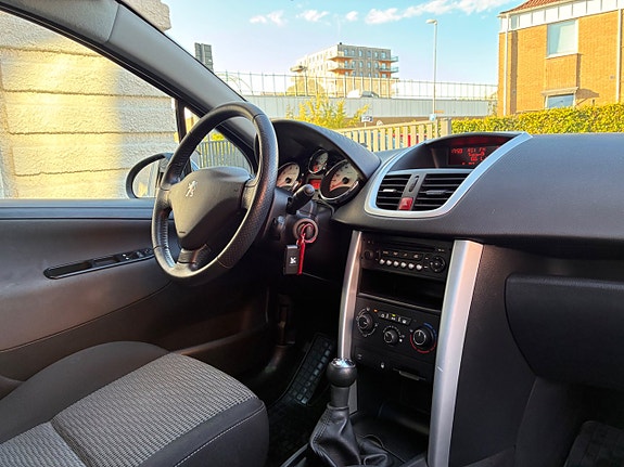Peugeot 207 24 of 28