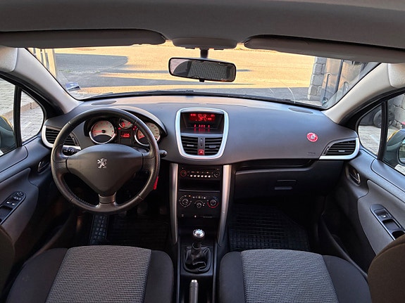Peugeot 207 15 of 28