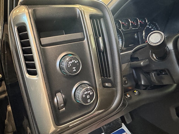 Chevrolet Silverado 1500 16 of 21