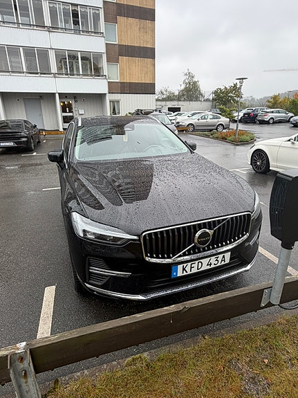 Volvo XC60 2 of 8