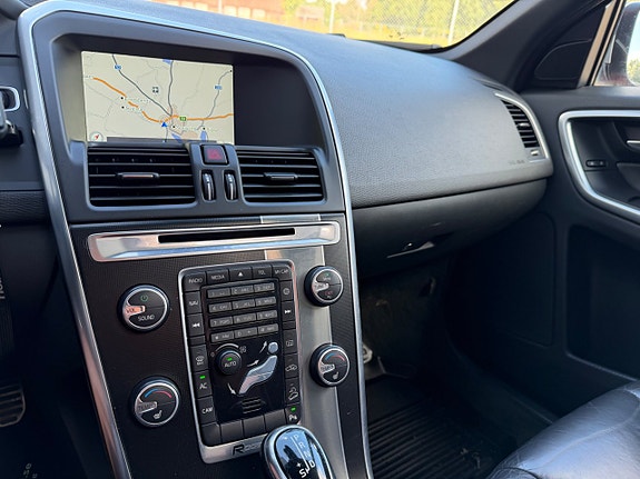 Volvo XC60 6 of 17
