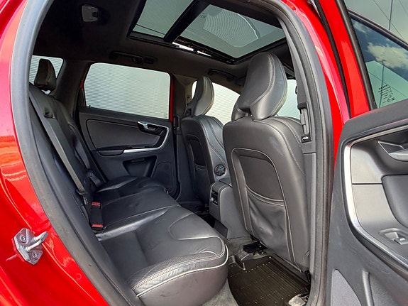 Volvo XC60 8 of 17