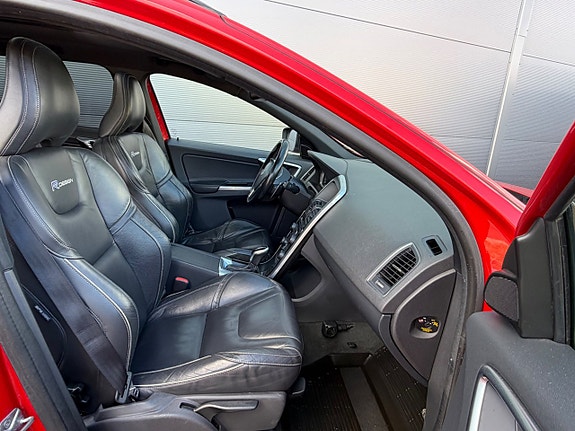 Volvo XC60 4 of 17