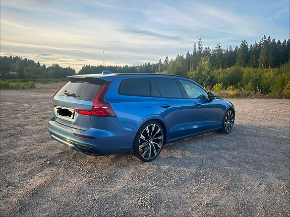 Volvo V60 2 of 6