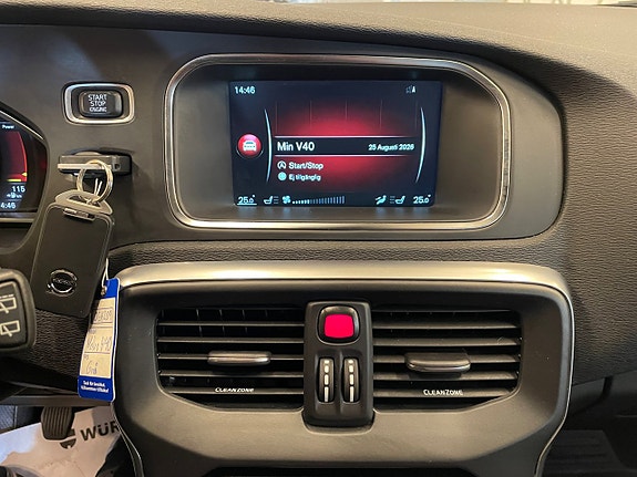 Volvo V40 18 of 24