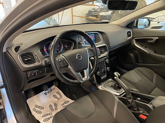 Volvo V40 8 of 24