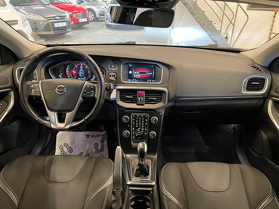 Volvo V40 14 of 24