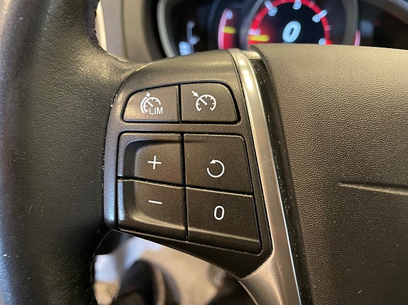 Volvo V40 16 of 24