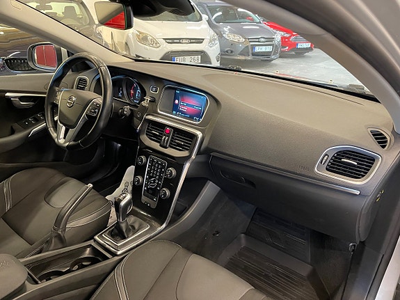 Volvo V40 11 of 24