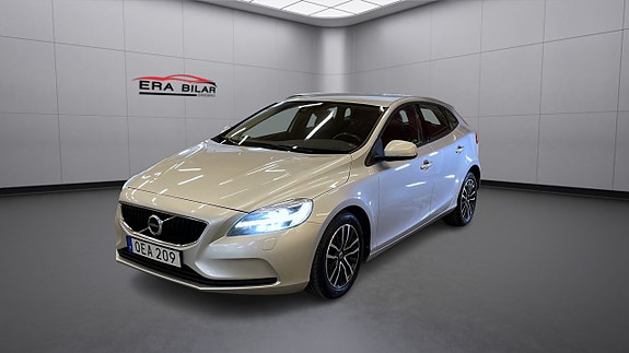 Volvo V40 3 of 24