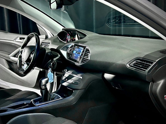Peugeot 308 10 of 23