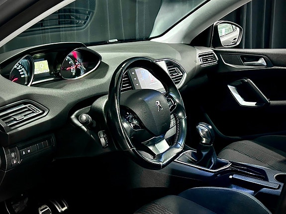 Peugeot 308 8 of 23