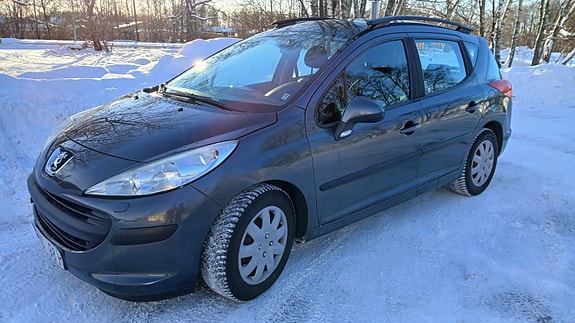 Peugeot 207 SW 2 of 9