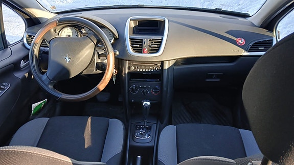 Peugeot 207 SW 3 of 9