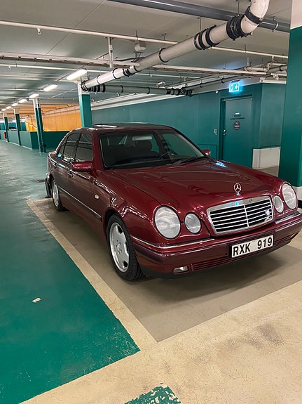 Mercedes-Benz E240 4 of 12