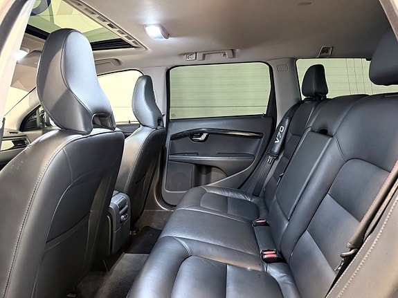 Volvo V70 12 of 19
