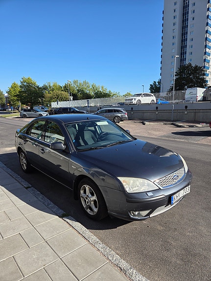 Ford Mondeo 2 of 3