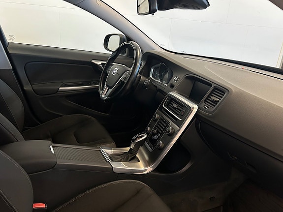 Volvo V60 4 of 17