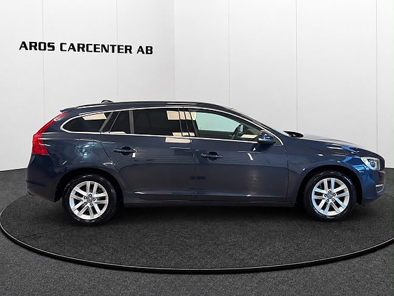 Volvo V60 2 of 17
