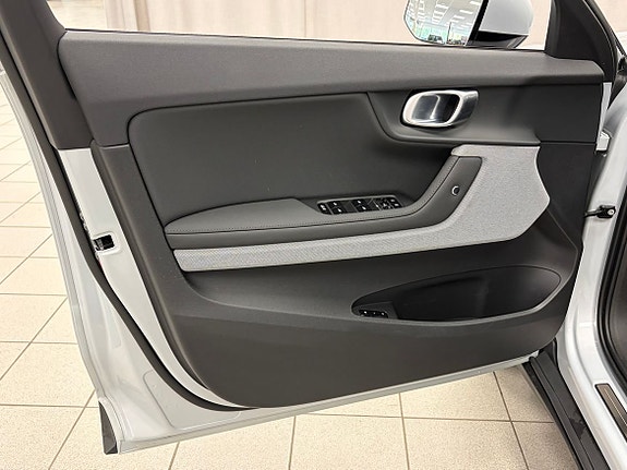 Polestar 2 4 of 19